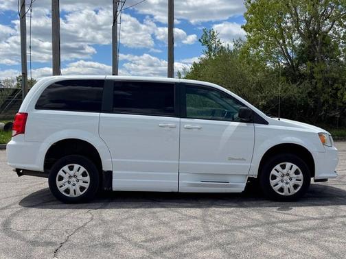 White Knuckle Clearcoat 2018 Dodge Grand Caravan SE