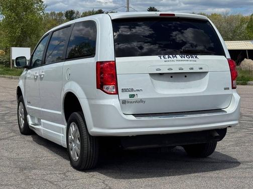 White Knuckle Clearcoat 2018 Dodge Grand Caravan SE