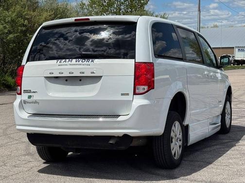 White Knuckle Clearcoat 2018 Dodge Grand Caravan SE