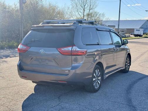 Predawn Gray Mica 2018 Toyota Sienna LE