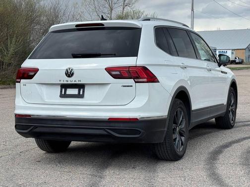 White 2022 Volkswagen Tiguan 2.0T SE 4MOTION