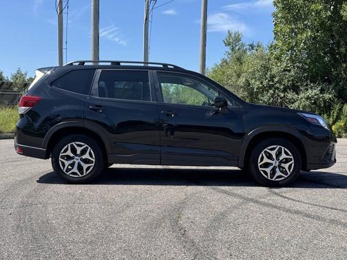2022 Subaru Forester Premium