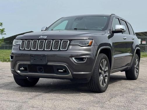 Granite Crystal Metallic Clearcoat 2017 Jeep Grand Cherokee Overland