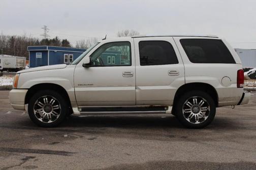 Photo 2 of 30 of 2004 Cadillac Escalade