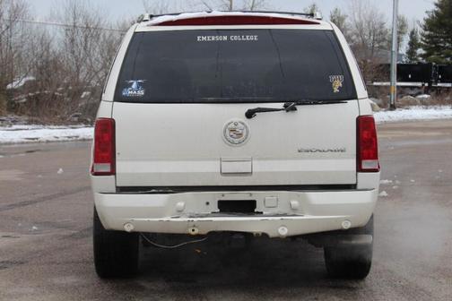 Photo 4 of 30 of 2004 Cadillac Escalade