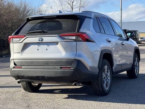 2022 Toyota RAV4 Hybrid LE