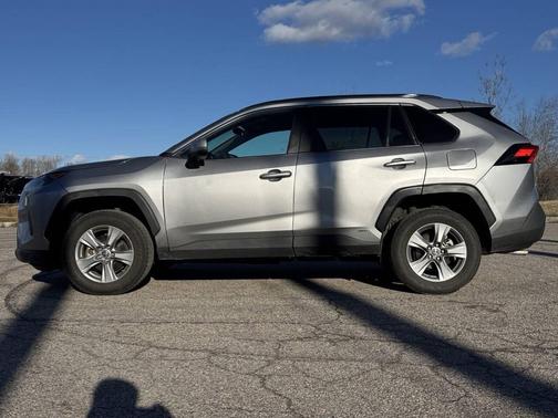 2022 Toyota RAV4 Hybrid LE