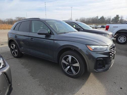 2022 Audi Q5 45 S line Premium Plus