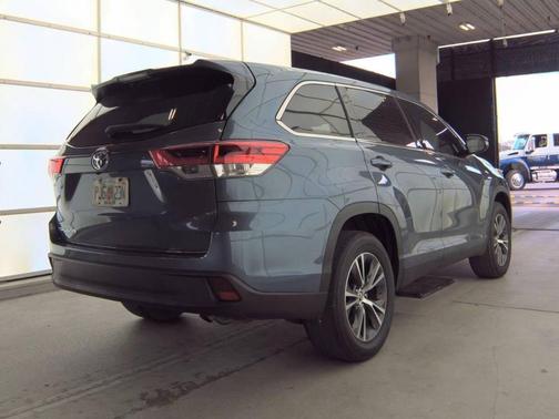 2019 Toyota Highlander LE I4