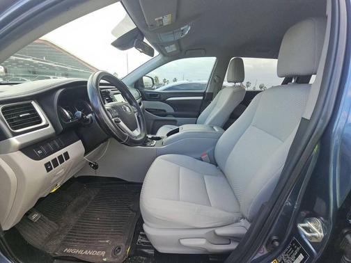 2019 Toyota Highlander LE I4