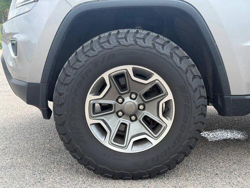 Billet Silver Metallic Clearcoat 2016 Jeep Grand Cherokee Laredo