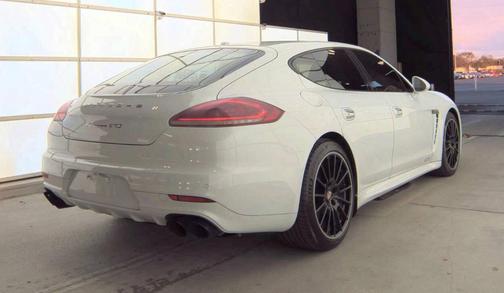 2016 Porsche Panamera GTS
