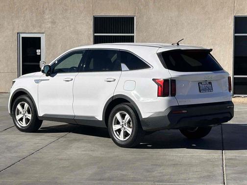 2023 Kia Sorento LX
