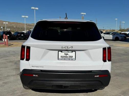 2023 Kia Sorento LX