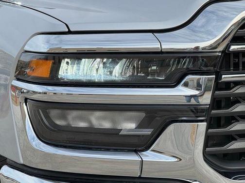 2026 RAM 2500 Tradesman Crew Cab 4x4 6'4' Box