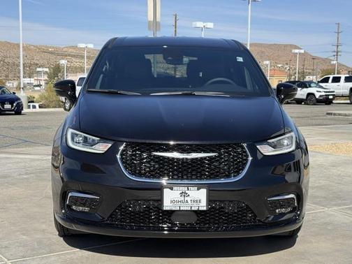 2025 Chrysler Pacifica Hybrid Select
