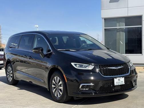 2025 Chrysler Pacifica Hybrid Select