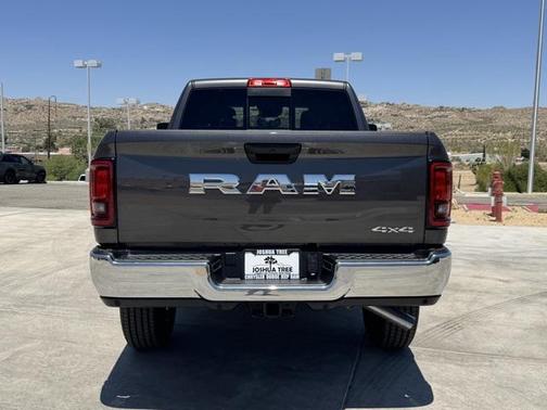 2025 RAM 2500 Tradesman Crew Cab 4x4 6'4' Box