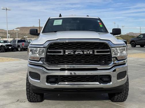 2022 RAM 2500 Tradesman Crew Cab 4x4 6'4' Box
