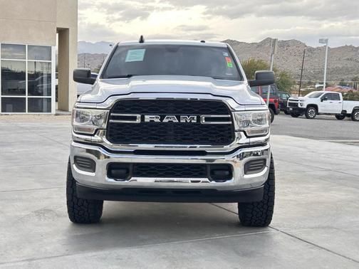 2022 RAM 2500 Tradesman Crew Cab 4x4 6'4' Box