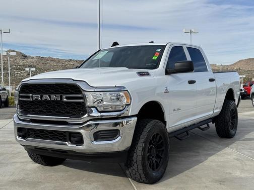2022 RAM 2500 Tradesman Crew Cab 4x4 6'4' Box