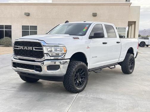 2022 RAM 2500 Tradesman Crew Cab 4x4 6'4' Box