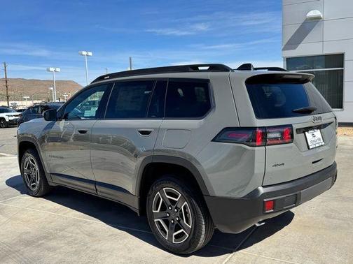 2026 Jeep Cherokee Laredo 4x4