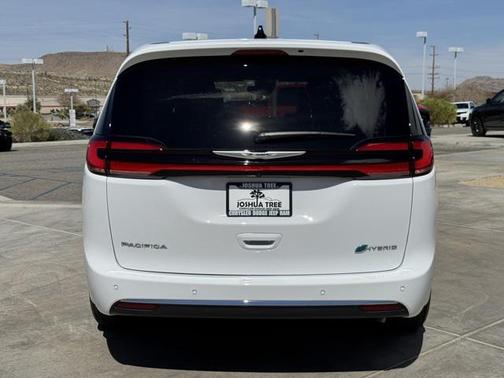 2025 Chrysler Pacifica Hybrid Select