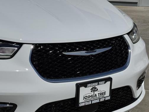 2025 Chrysler Pacifica Hybrid Select