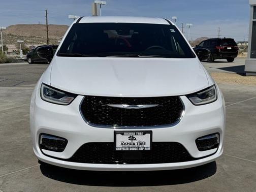 2025 Chrysler Pacifica Hybrid Select