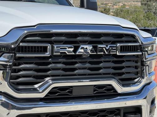 2025 RAM 2500 Tradesman Crew Cab 4x4 6'4' Box