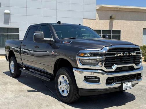 2025 RAM 2500 Tradesman Crew Cab 4x4 6'4' Box