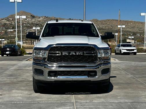 2020 RAM 2500 Tradesman Crew Cab 4X4 6'4' Box