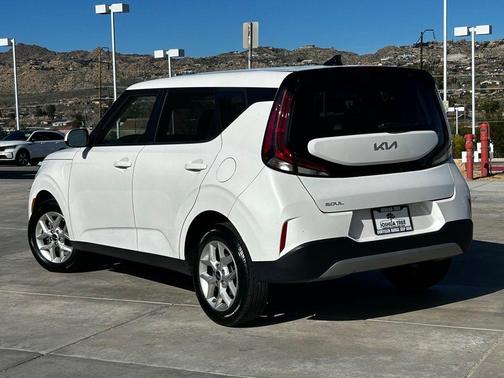 2024 Kia Soul LX