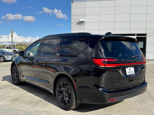 2026 Chrysler Pacifica L