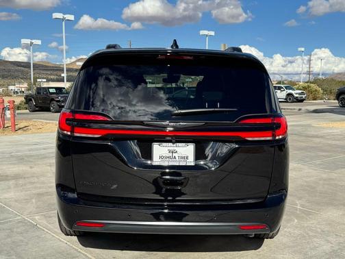 2026 Chrysler Pacifica L