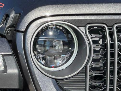 Granite Crystal Metallic Clearcoat 2026 Jeep Gladiator Mojave X 4x4