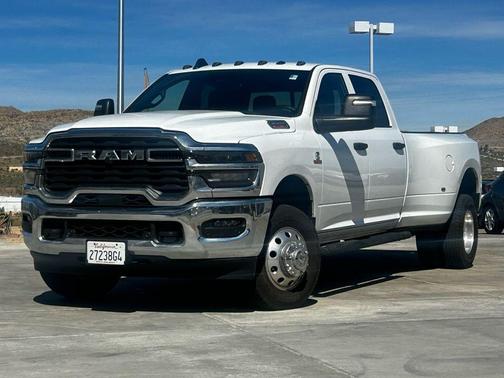 2025 RAM 3500 Tradesman Crew Cab 4x4 8' Box
