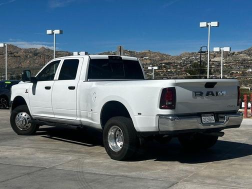 2025 RAM 3500 Tradesman Crew Cab 4x4 8' Box