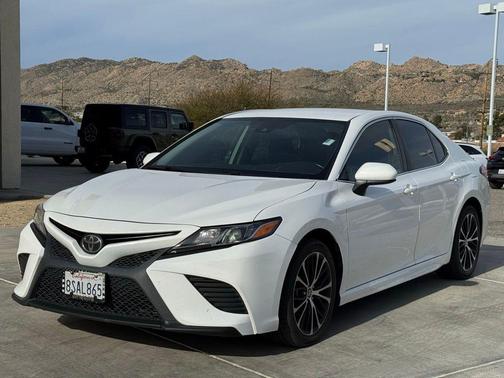 2020 Toyota Camry SE