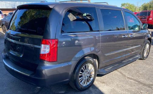 2015 Chrysler Town & Country Touring-L