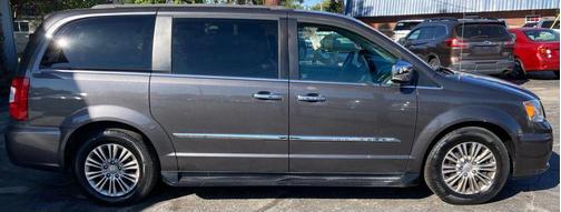 2015 Chrysler Town & Country Touring-L
