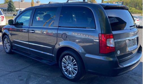 2015 Chrysler Town & Country Touring-L