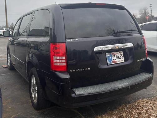 2010 Chrysler Town & Country New LX