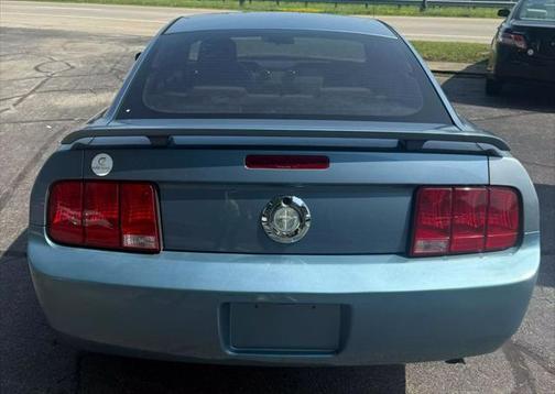2006 Ford Mustang Deluxe