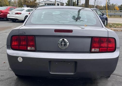 2006 Ford Mustang Deluxe