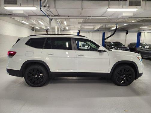2025 Volkswagen Atlas 2.0T SE