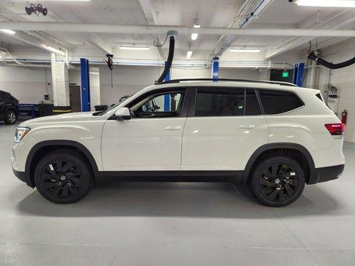 2025 Volkswagen Atlas 2.0T SE