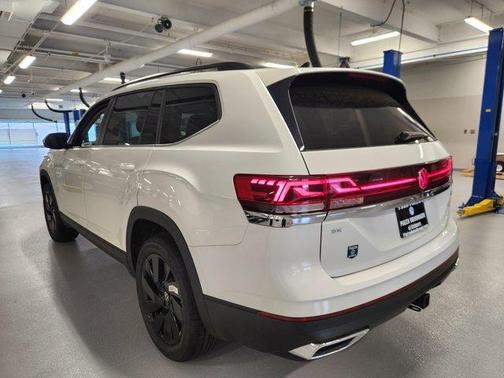 2025 Volkswagen Atlas 2.0T SE