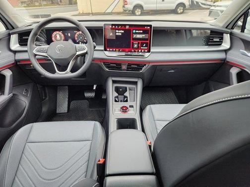 2025 Volkswagen Tiguan 2.0T SE